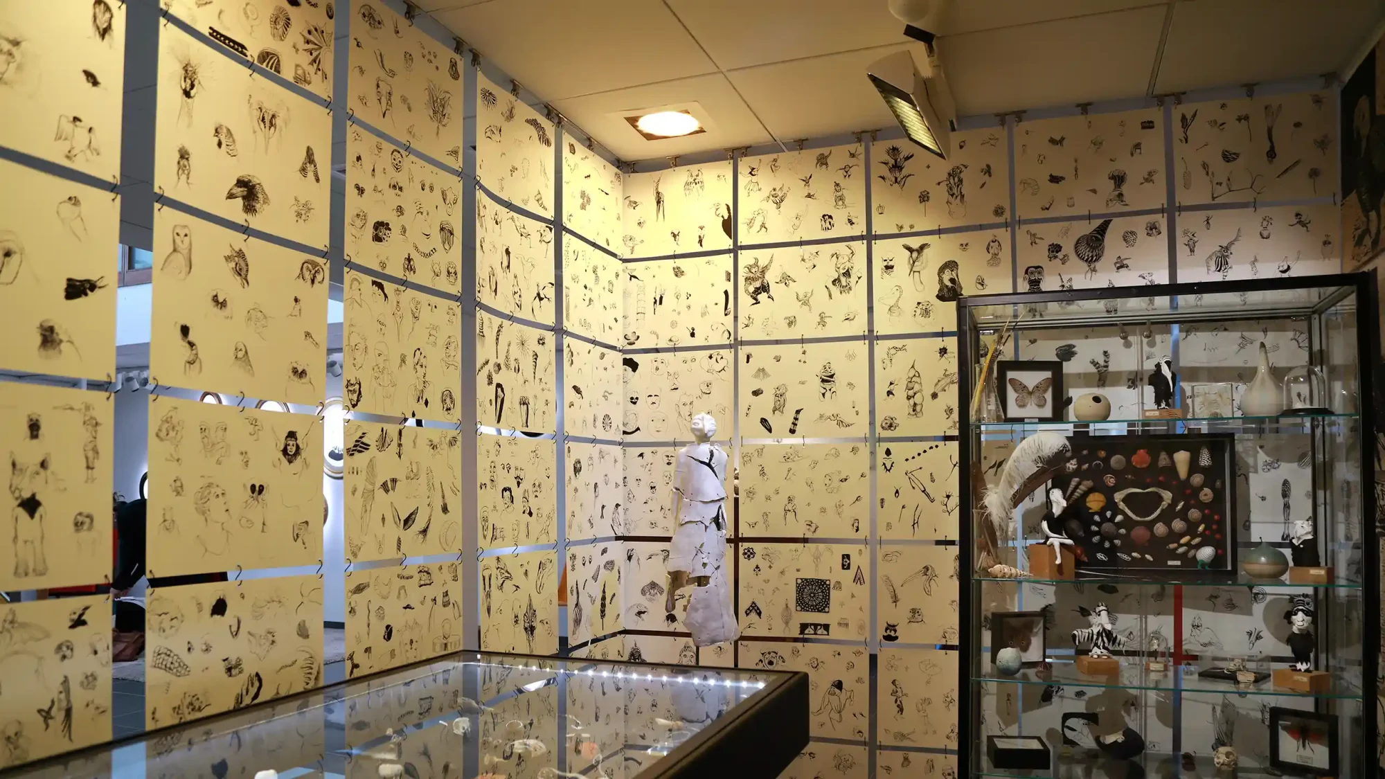 gravure nature sculpture exposition exhibition art contemporain France bretagne lorient estampe xylographie installation contemporary artist artiste lorient woodcut gravure bois prints print dessins draws naturalistes naturalist