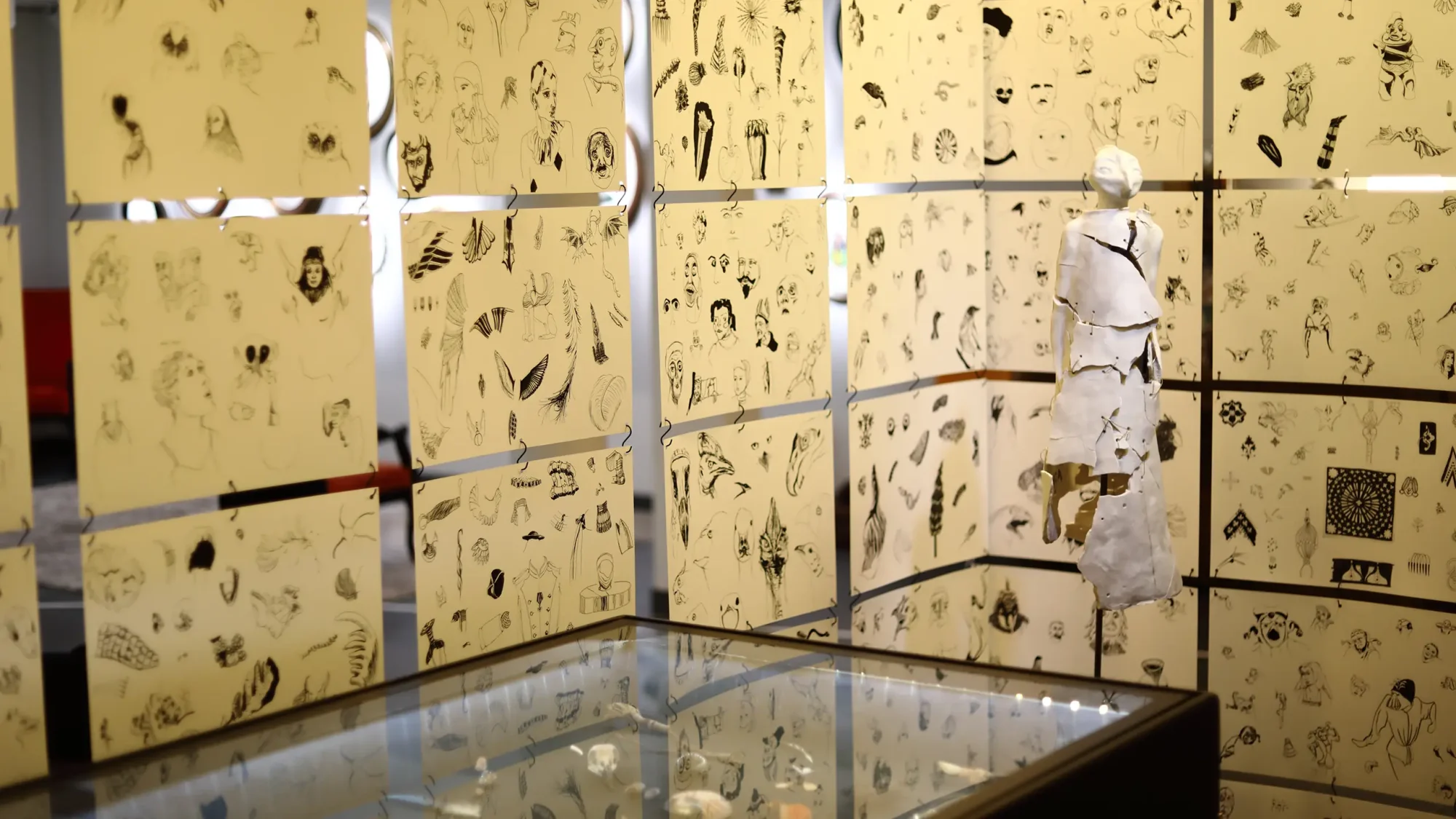 gravure nature sculpture exposition exhibition art contemporain France bretagne lorient estampe xylographie installation contemporary artist artiste lorient woodcut gravure bois prints print dessins draws naturalistes naturalist